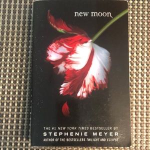 New moon by Stephanie Meyer